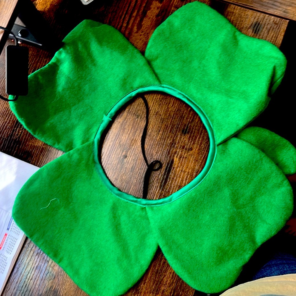Cute at parties day clover head peice